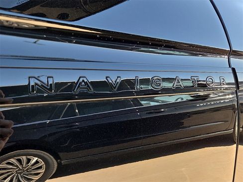 New 2026 Lincoln Navigator L Reserve w/ Jet Appearance Package image 8