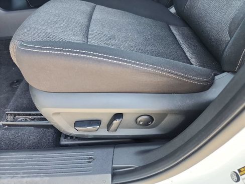 Used 2024 Nissan Rogue SV FWD image 12