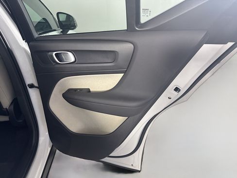 Used 2026 Volvo XC40 B5 Plus AWD/4WD image 28
