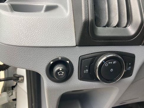 Used 2017 Ford Transit 150 XL RWD image 36