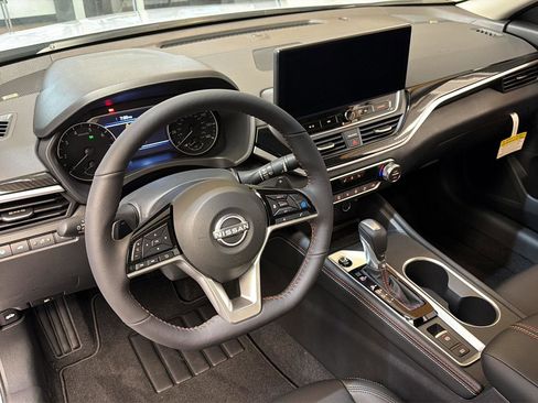 New 2026 Nissan Altima 2.5 SR w/ SR Premium Package FWD image 5