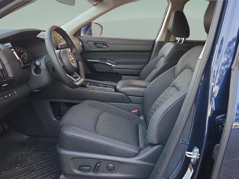 Certified 2024 Nissan Pathfinder SV w/ SV Premium Package image 32