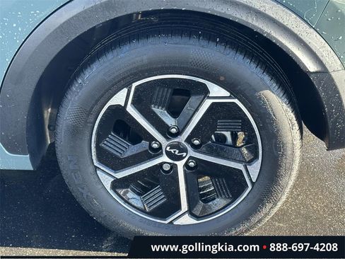 Certified 2024 Kia Niro EX image 7