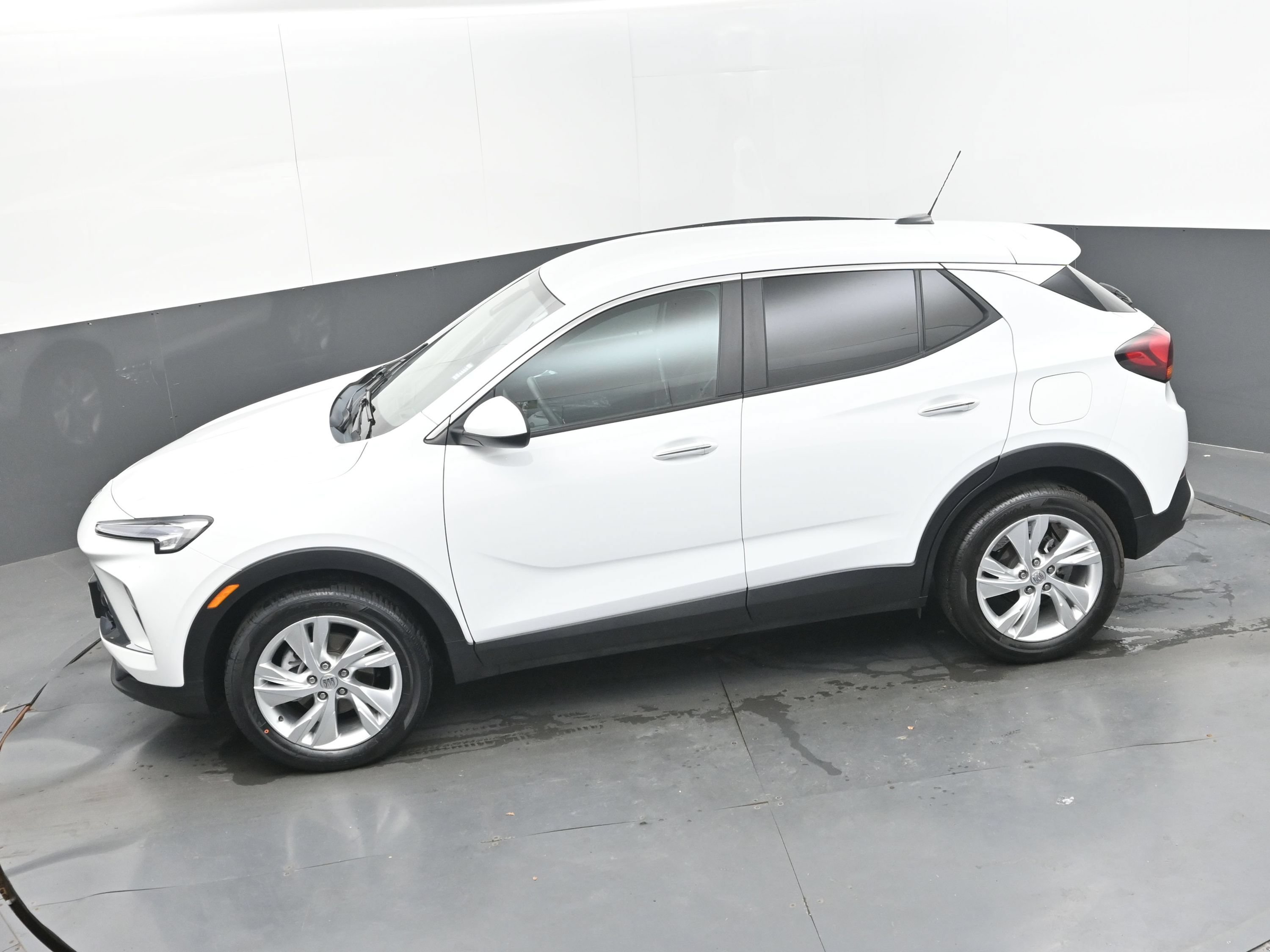 Certified 2025 Buick Encore GX Preferred FWD image 38