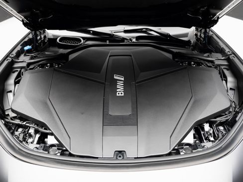 Used 2023 BMW i7 xDrive60 image 72