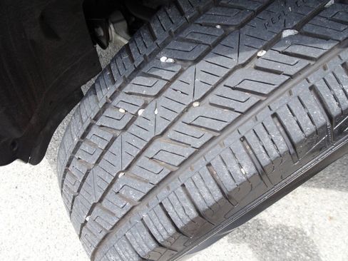 Used 2020 Ford Explorer XLT w/ Equipment Group 202A AWD/4WD image 12