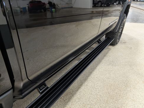 Used 2024 GMC Sierra 2500 AT4X image 11