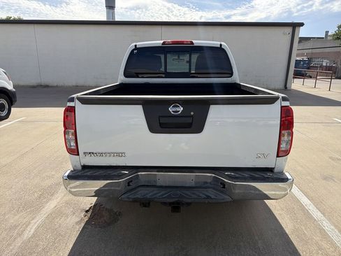 Used 2018 Nissan Frontier SV RWD image 3