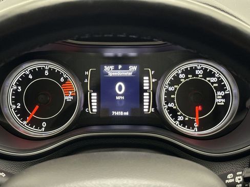 Used 2020 Jeep Cherokee Latitude Plus w/ Cold Weather Group image 11