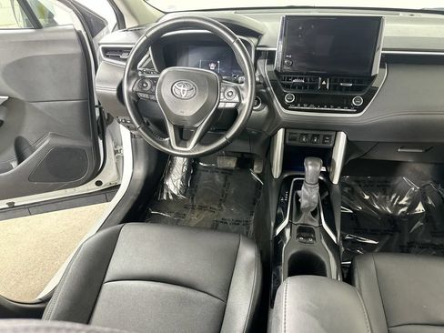 Used 2023 Toyota Corolla Cross XLE FWD image 17