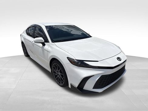 Used 2025 Toyota Camry SE FWD image 8