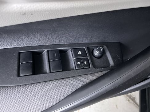 Used 2020 Toyota Corolla LE image 11