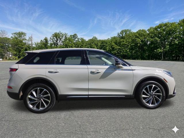 Used 2024 Lincoln Corsair AWD w/ Equipment Group 101A image 4