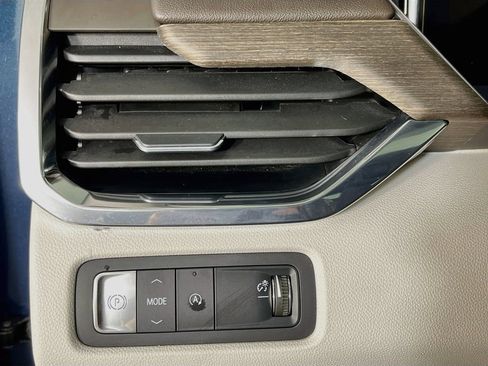 Used 2025 GMC Acadia Denali w/ Super Cruise Package FWD image 10