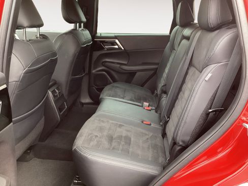 Used 2022 Mitsubishi Outlander SE image 29