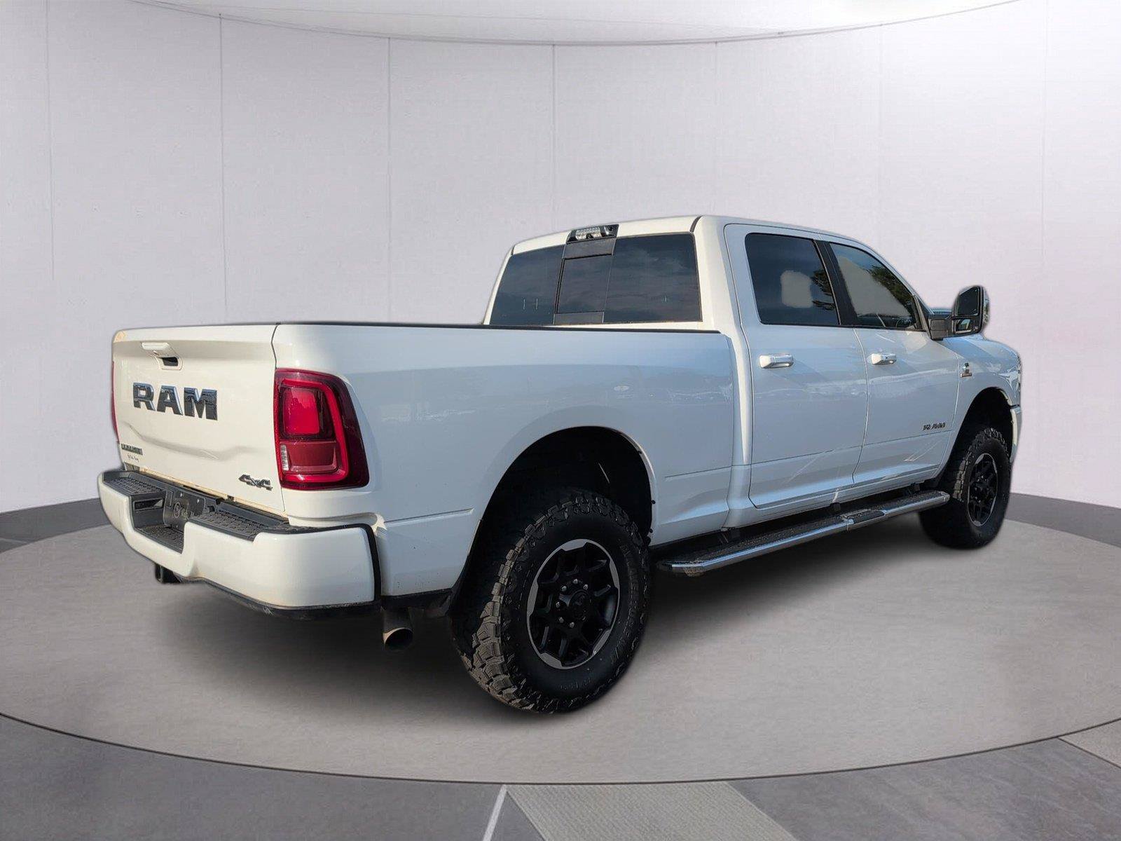 Used 2025 RAM 2500 Laramie AWD/4WD image 7