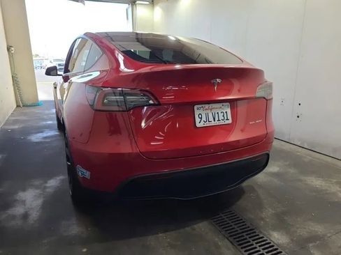 Used 2022 Tesla Model Y Long Range AWD/4WD image 2