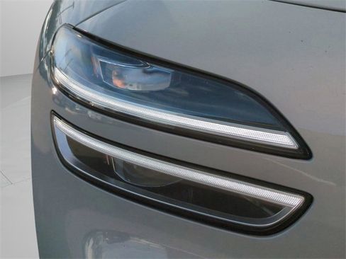 Certified 2025 Genesis G70 2.5T image 10