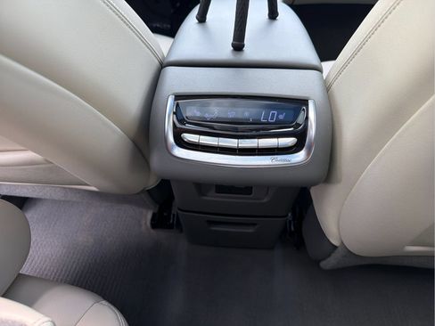 Used 2022 Cadillac XT6 Premium Luxury FWD image 36