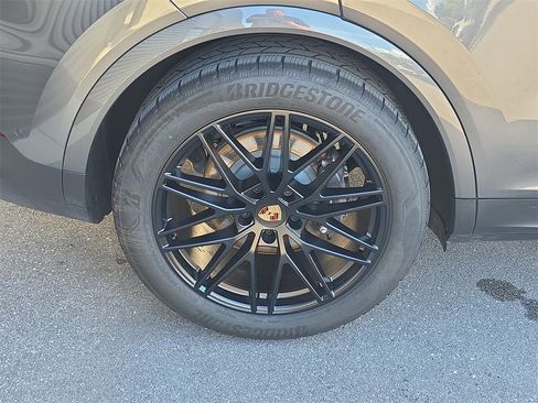 Used 2025 Porsche Cayenne image 14