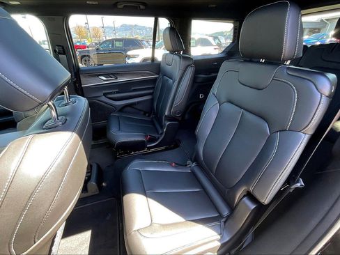 New 2025 Jeep Grand Cherokee L Limited w/ Black Appearance Package AWD/4WD image 11