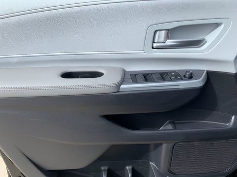 New 2026 Toyota Sienna XLE FWD image 11