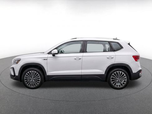 Used 2026 Volkswagen Taos SE FWD image 4