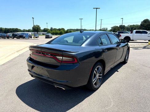 Used 2019 Dodge Charger SXT image 3