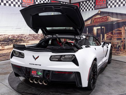 Used 2016 Chevrolet Corvette Z06 w/ 3LZ Preferred Equipment Group image 29