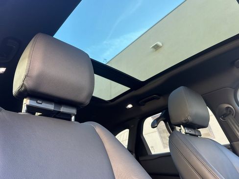 New 2026 Land Rover Range Rover Velar Dynamic SE AWD/4WD image 18