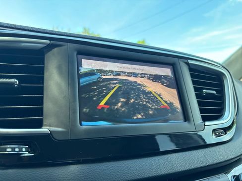 Used 2022 Chrysler Voyager LX FWD image 19