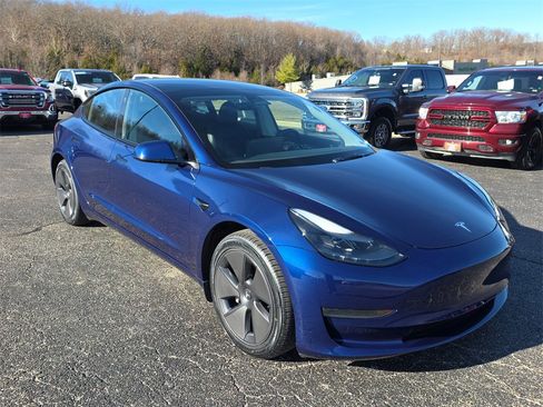 Used 2023 Tesla Model 3 Standard Range image 2