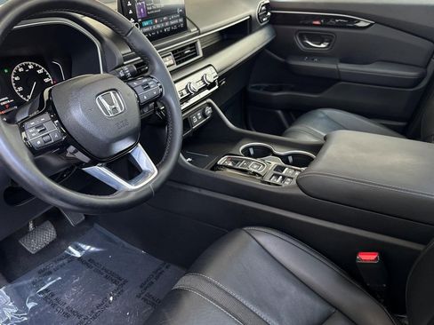 Certified 2023 Honda Pilot Touring image 4