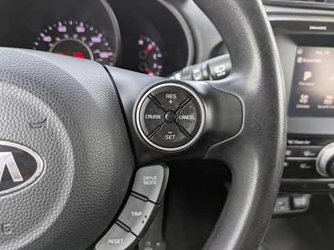Used 2018 Kia Soul + FWD image 25