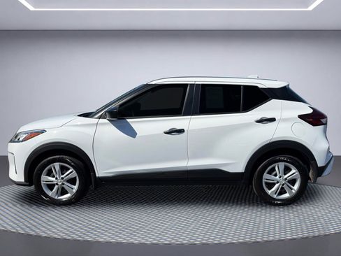 Used 2025 Nissan Kicks Play S FWD image 3