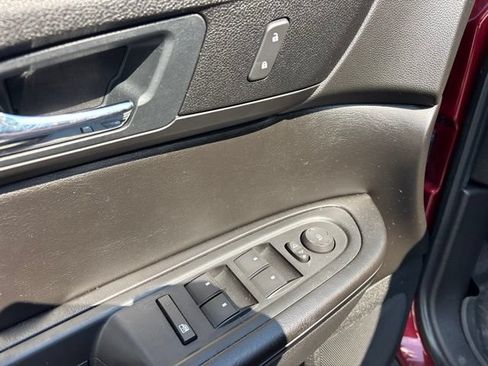 Used 2016 GMC Acadia SLE AWD/4WD image 17
