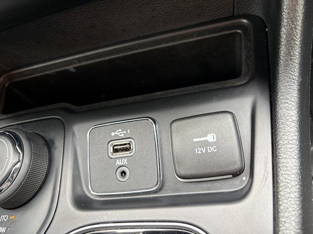 Used 2019 Jeep Cherokee Limited AWD/4WD image 36