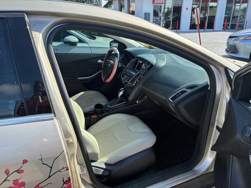 Used 2018 Ford Focus Titanium FWD image 9