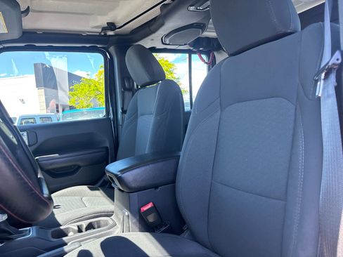 Used 2021 Jeep Gladiator Sport image 16