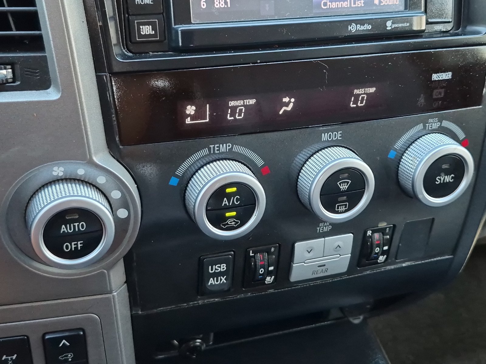 Used 2014 Toyota Sequoia Platinum AWD/4WD image 21