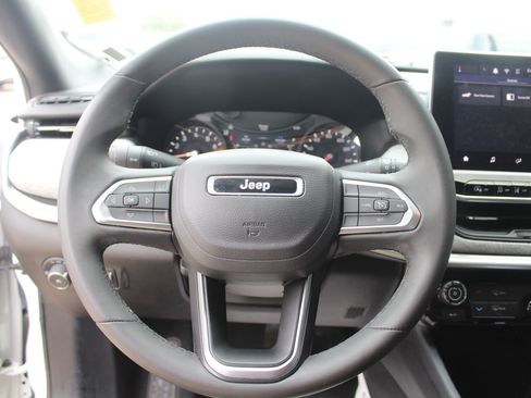 Used 2024 Jeep Compass Latitude AWD/4WD image 13