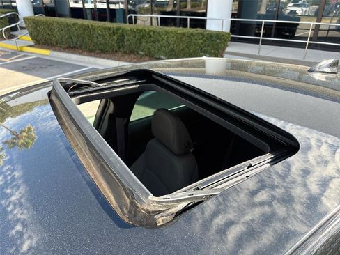 Used 2017 Chevrolet Cruze LT w/ Sun And Sound Package image 23