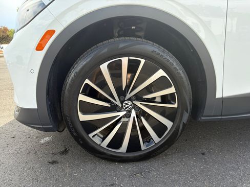 Used 2024 Volkswagen ID.4 Pro AWD/4WD image 26