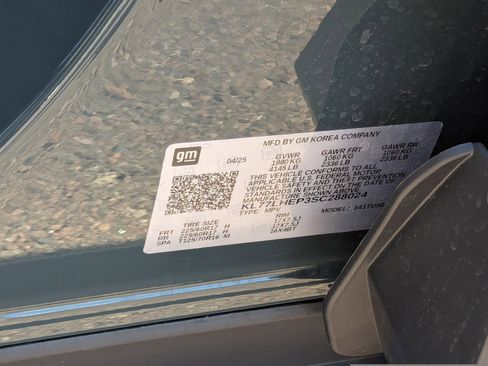 Certified 2025 Chevrolet Trax LT image 35