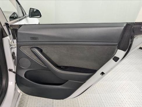 Used 2023 Tesla Model 3 Standard Range image 19