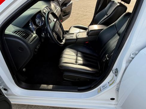 Used 2013 Chrysler 300 S RWD image 39