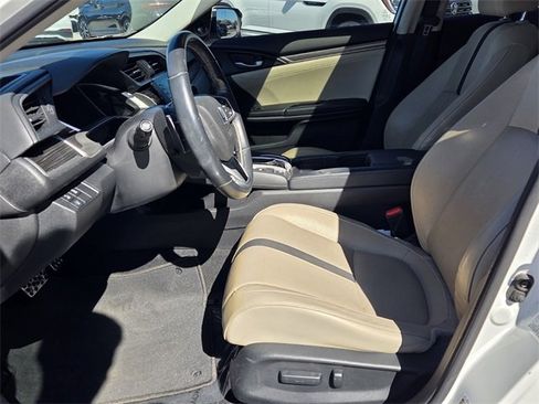 Used 2019 Honda Civic Touring image 5