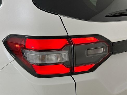 New 2025 Honda Pilot Touring image 12