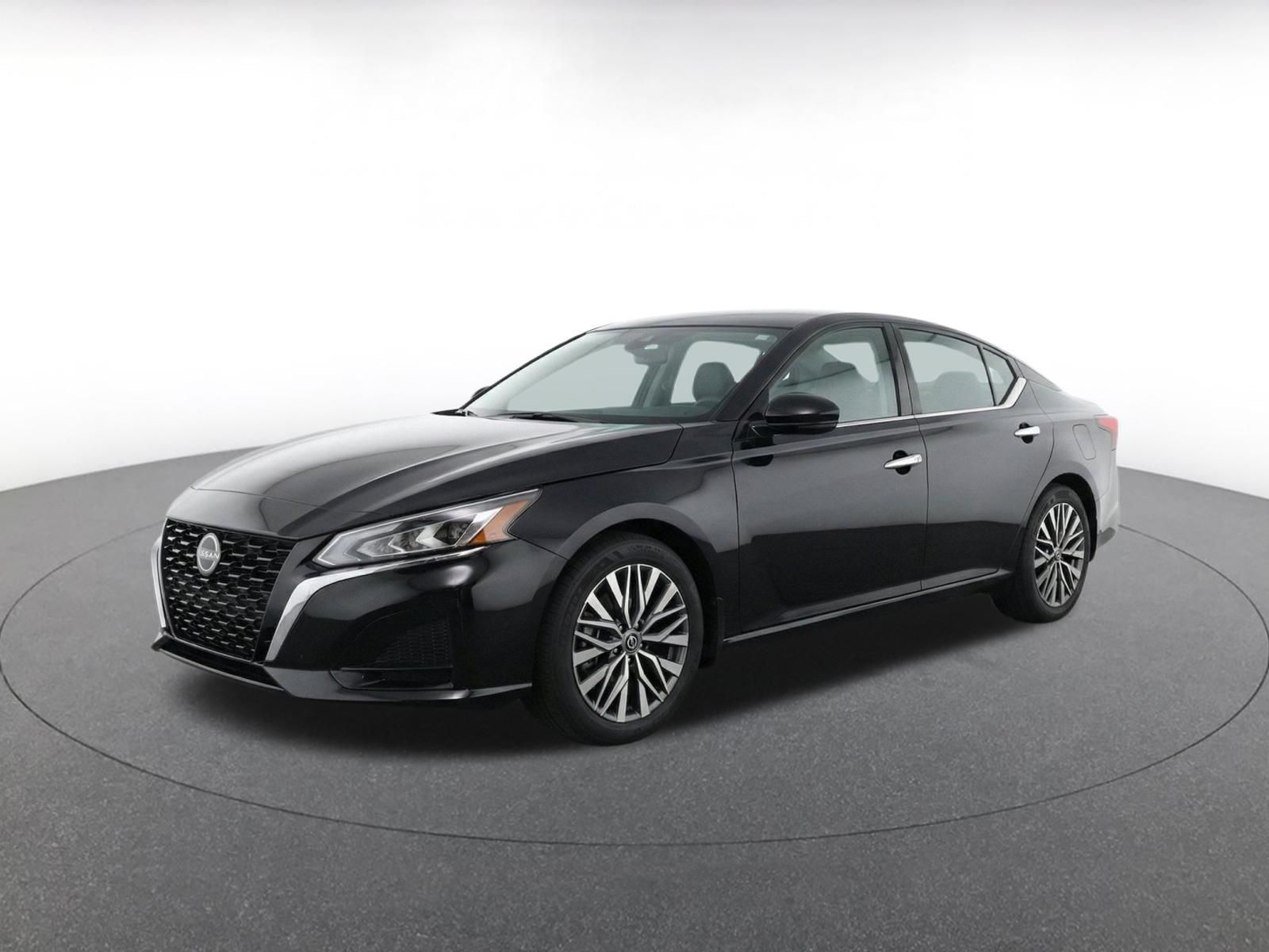 Used 2025 Nissan Altima 2.5 SV FWD image 3