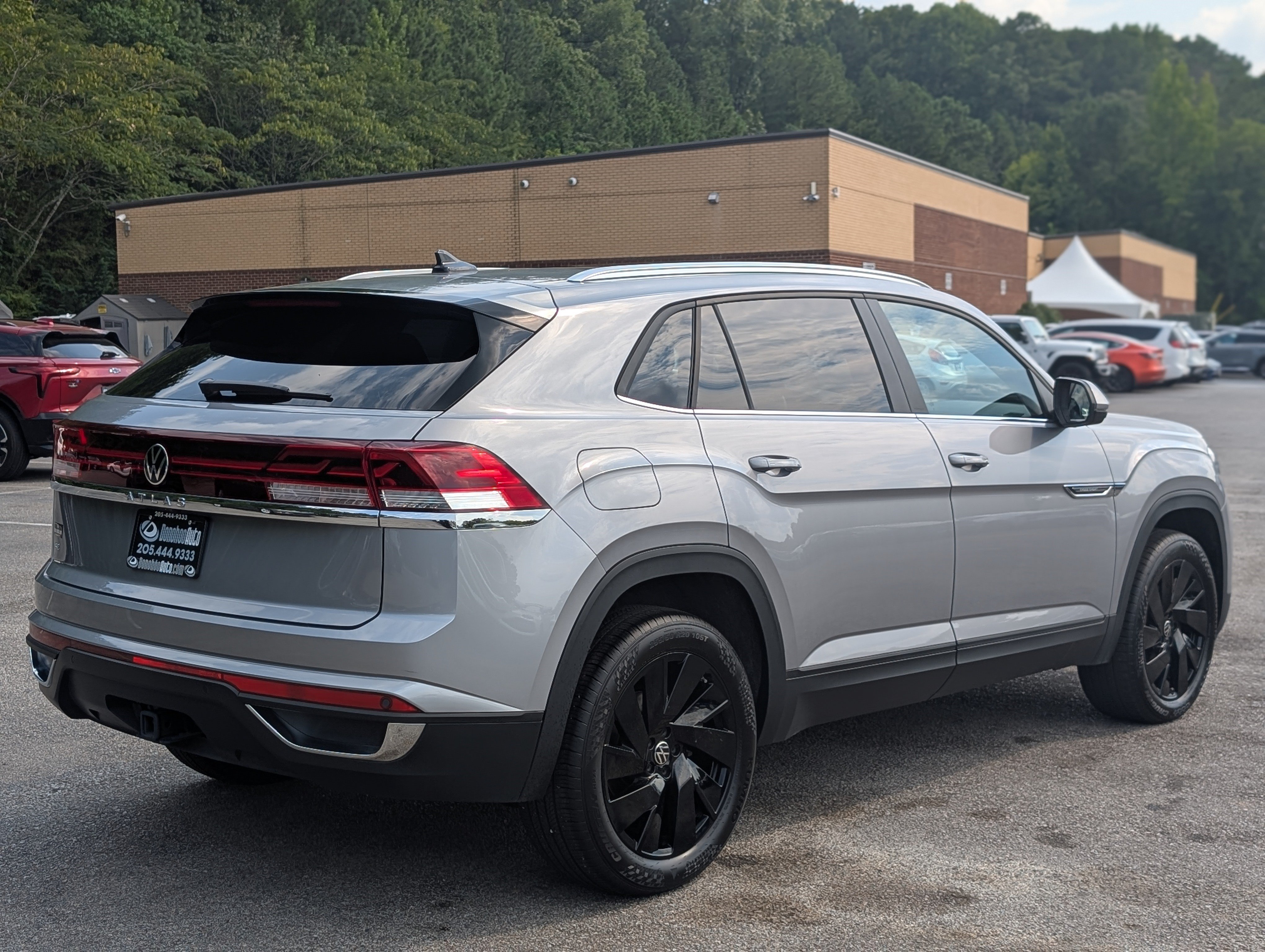 Used 2026 Volkswagen Atlas Cross Sport SE w/ Panoramic Sunroof Package FWD image 9